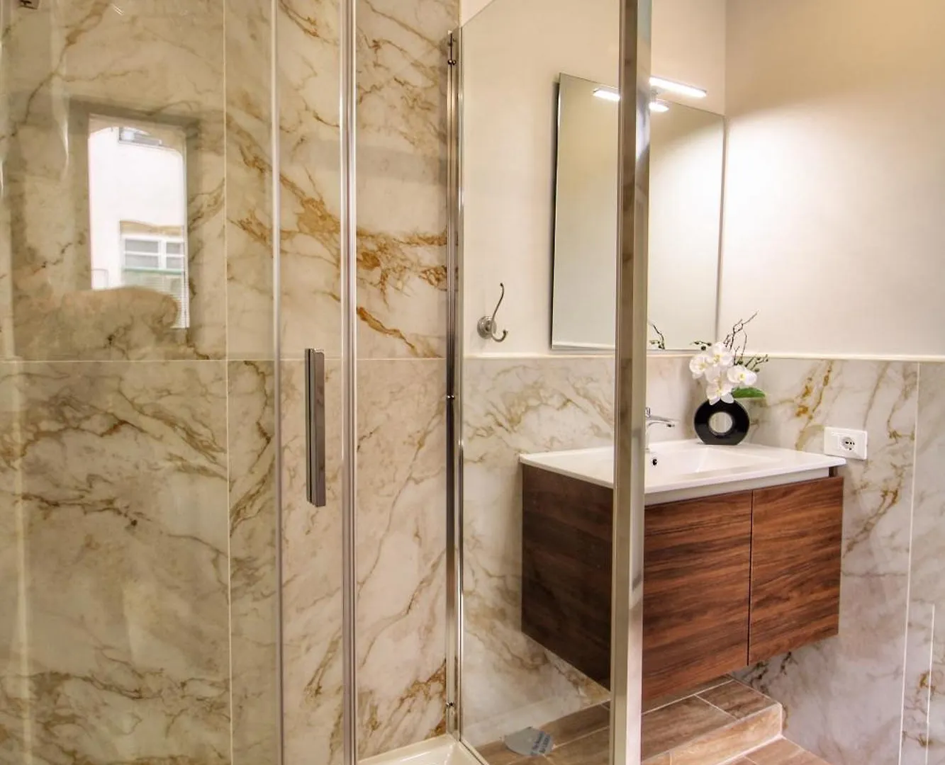 Lovely 2 Bedroom Apartment By Yourhost Rome